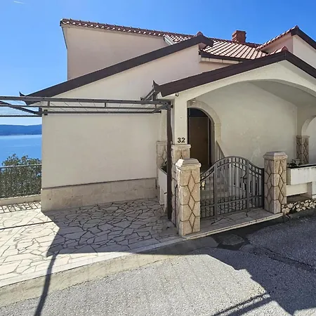 Loncar-4 By Interhome Lägenhet Pisak