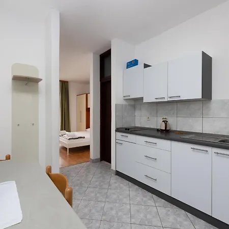 Lägenhet Loncar-4 By Interhome