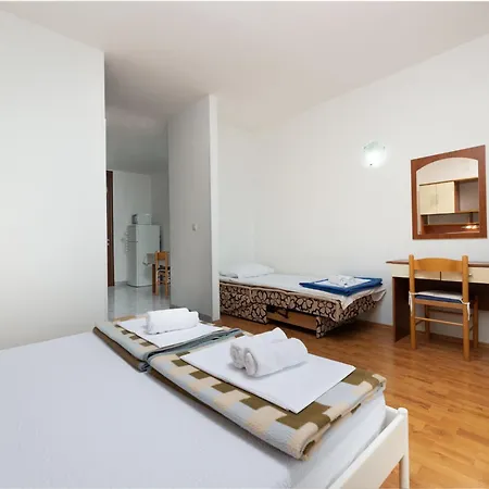 Loncar-4 By Interhome