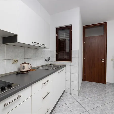 Loncar-4 By Interhome Pisak