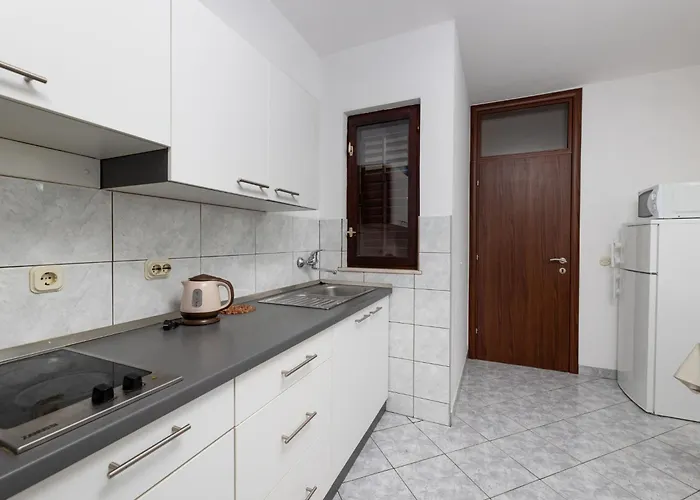 Loncar-4 By Interhome Pisak